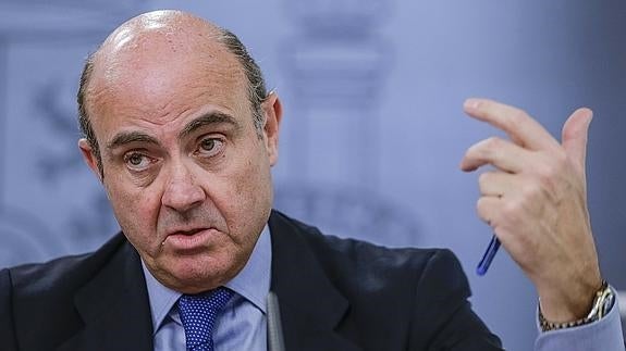 De Guindos avanza que la reducción del paro en 2015 «será la más intensa de la historia»