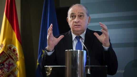 A Fernández Díaz le «llama la atención» que las actuaciones anticorrupción sólo afecten al PP