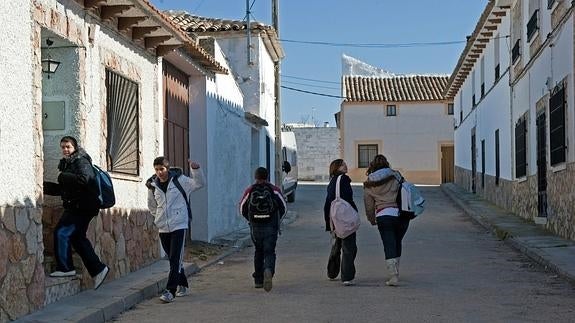 Los vecinos de Villar de Cañas, contra la Junta de Castilla-La Mancha