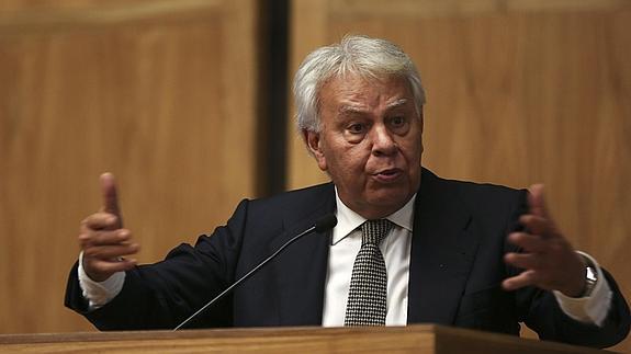 Felipe González asegura no tener «preferencias» entre un pacto con PP o Podemos