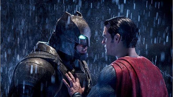 El enfrentamiento entre Batman y Supermán, estrella de la cartelera de  Semana Santa | La Verdad