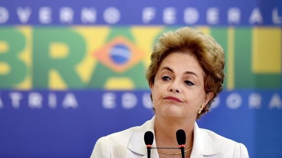 Rousseff pierde otra batalla y se queda a un paso del 'impeachment'