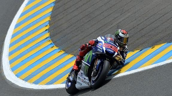 Lorenzo amartilla Le Mans para conseguir victoria y liderato