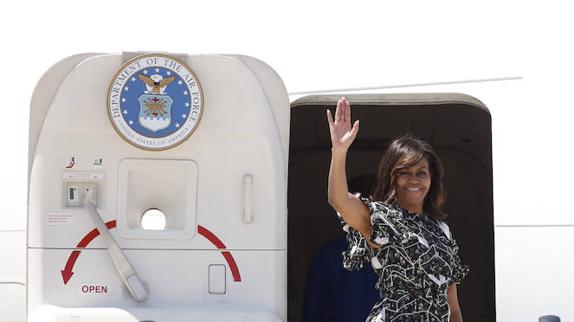 Michelle Obama se despide de España tras buscar apoyos a su causa solidaria