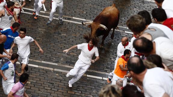 Herido un corredor murciano en el cuarto encierro de San Fermín