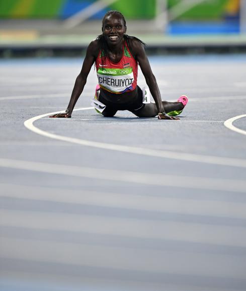 Cheruiyot aprovecha el pinchazo de Ayana