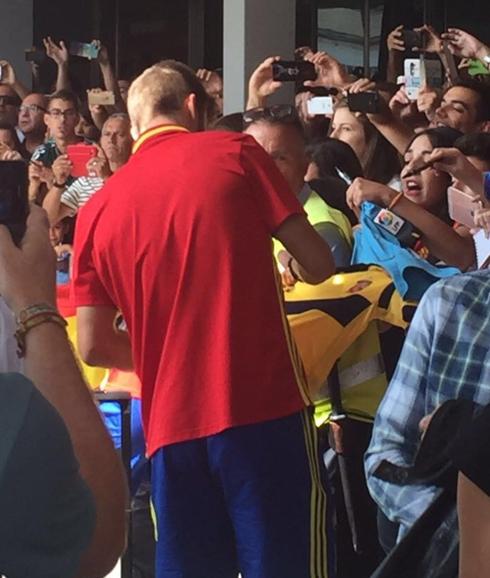 Piqué comprueba el calor de León