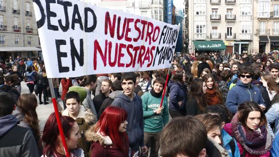 Las familias de la escuela pública convocan una huelga educativa contra las reválidas