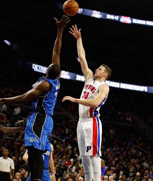 Los Pistons, con Harris y Morris, arrollan a los Magic de Ibaka