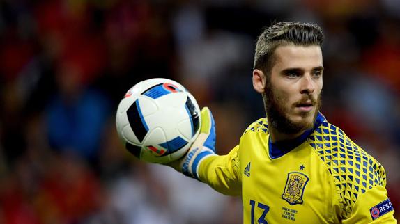 De Gea defiende el muro de Julen