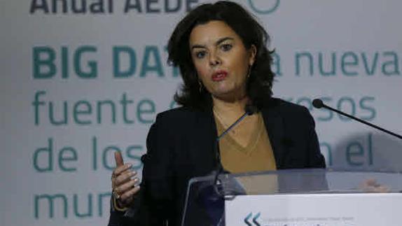 Soraya Sáenz de Santamaría aboga por regular «en frío» la seguridad de los cibernautas