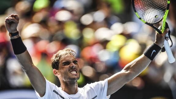 Nadal se 'saca' la presión en Australia