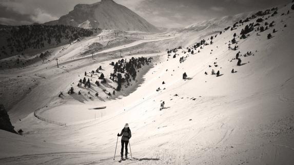 La nieve española sucumbe al viento