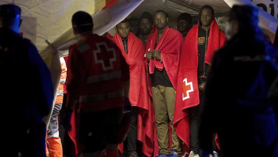 Llegan al puerto de Málaga 156 rescatados de tres pateras