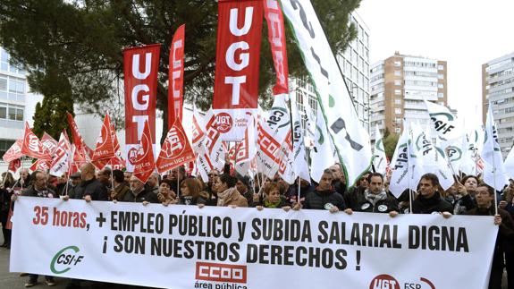 CCOO y UGT llaman a luchar para cambiar las posturas de patronal y Gobierno