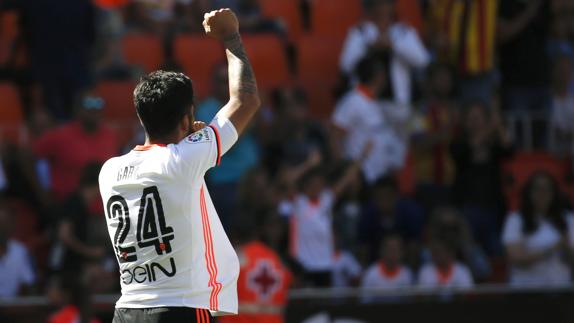 El Valencia se exhibe ante su público y golea a Osasuna