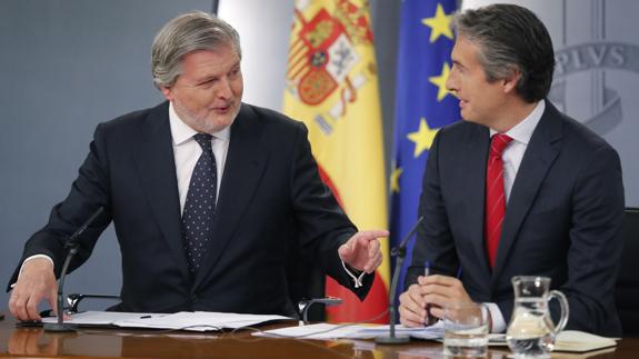 El Gobierno advierte al PSOE de que la reprobación de Catalá y los fiscales perjudica a España