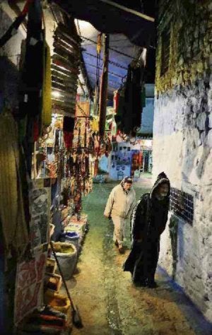 Un zoco azul y blanco