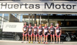 El equipo ciclista de Huertas Motor estrena equipación