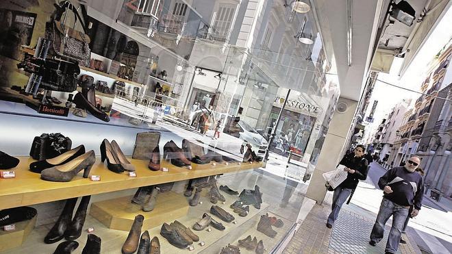 El comercio abrirá el 23 de junio a cambio de renunciar al primer domingo de rebajas