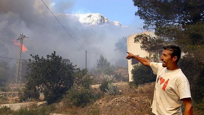 Extinguido el incendio del Montgó