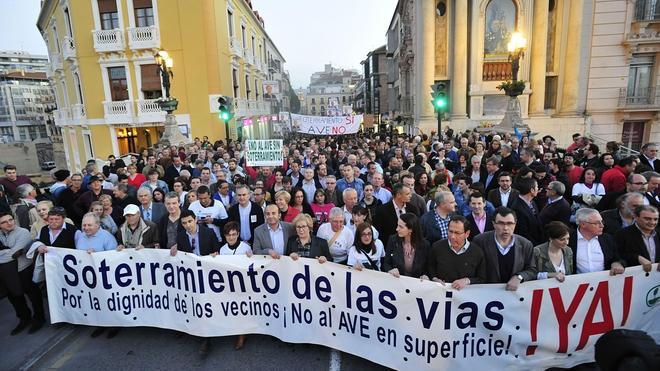 Miles de personas exigen en Murcia el soterramiento integral del ferrocarril