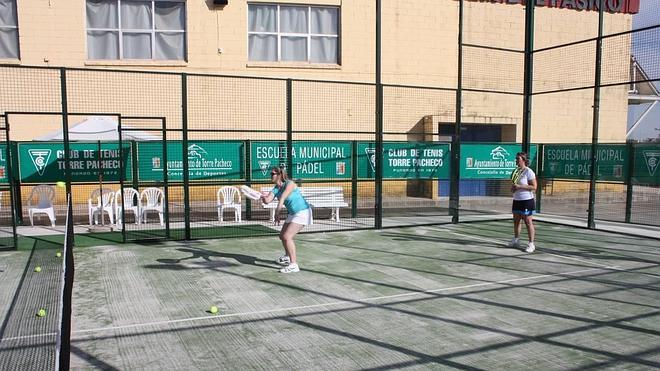 El municipio estrena nuevas pistas de pádel