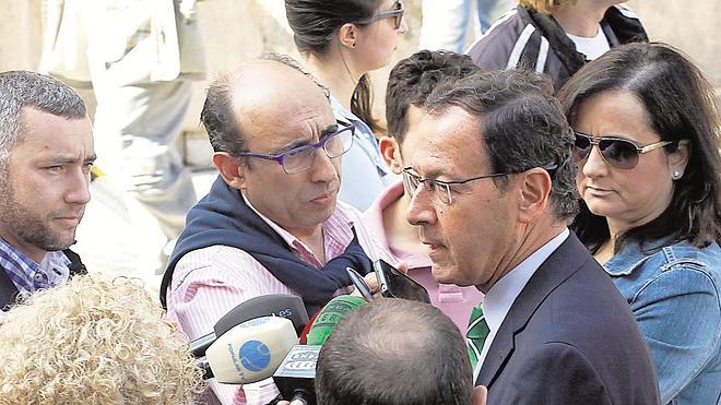 Valcárcel arropa a Cámara: «Está imputado, pero no condenado»