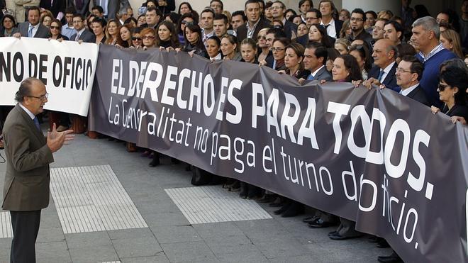 Los abogados reclaman los intereses por los retrasos en el pago del turno de oficio