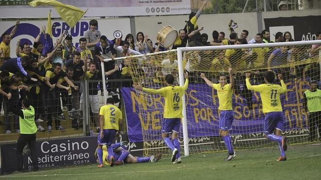 El Orihuela baña al Izarra