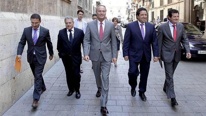 Fabra se reúne hoy con los presidentes del PP provinciales para el relevo de Castellano