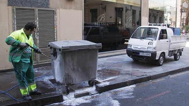 Trabajadores de la limpieza denuncian que los vecinos les increpan por las deficiencias