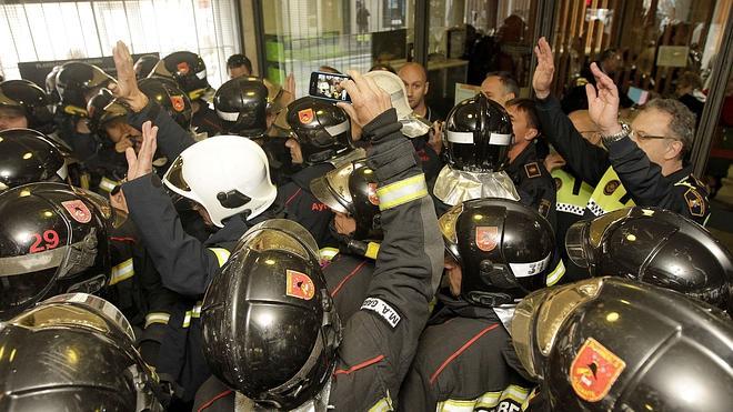 Seva insta a los bomberos a esperar al lunes para tener el compromiso firmado