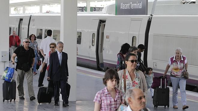 El Gobierno abre la vía para la privatización de la línea de AVE entre Madrid y Alicante