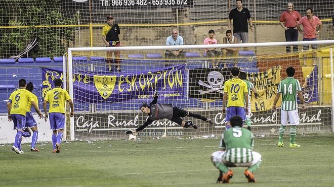 Un héroe bajo los palos