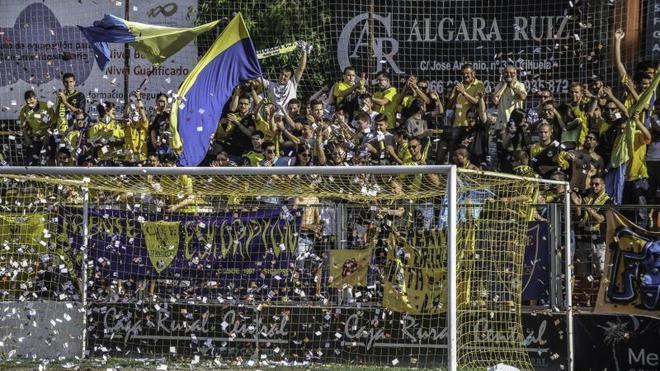 El Orihuela busca empresas que paguen un autobús para que la afición viaje a Sevilla