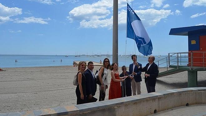 Las playas de la Región ya lucen bandera azul