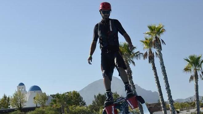 Aqua Natura Benidorm inicia el verano con una fiesta de deportes acuáticos