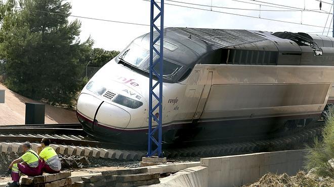 El hundimiento del AVE en Albacete obliga a llevar a los viajeros por la vía convencional