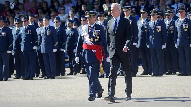 Morenés: «San Javier seguirá prestando servicio mientras la sociedad murciana quiera»
