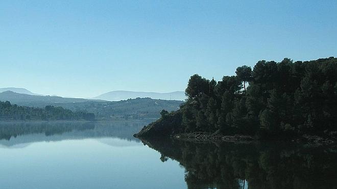 Un hombre fallece ahogado en el pantano de Beniarrés