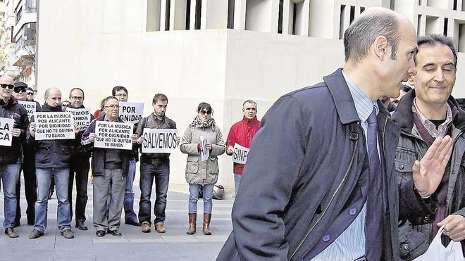 La Banda Municipal se planta y no volverá a tocar si no la dotan de materiales y personal