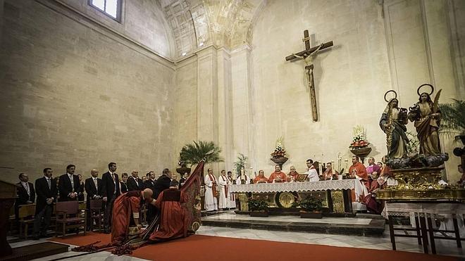 La Gloriosa Enseña del Oriol preside la Misa de la Reconquista ante el Obispo