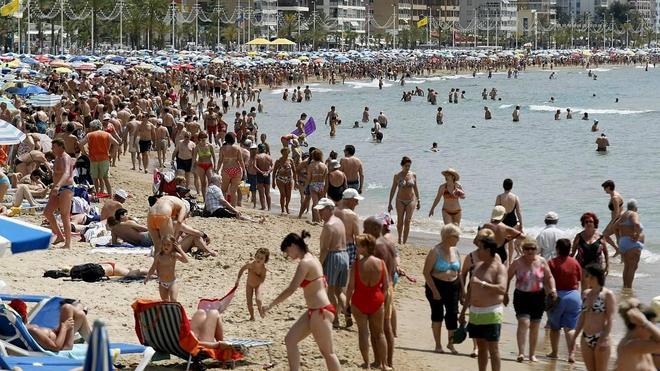 La ocupación hotelera de Benidorm en julio se sitúa en el 88,4%, un 2,7% menos que en 2013