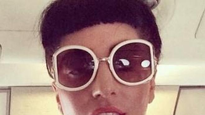 Lady Gaga enseña el pezón