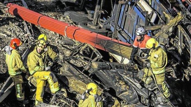 Ocho muertos al colisionar una furgoneta y un camión en la A-7 en Cox