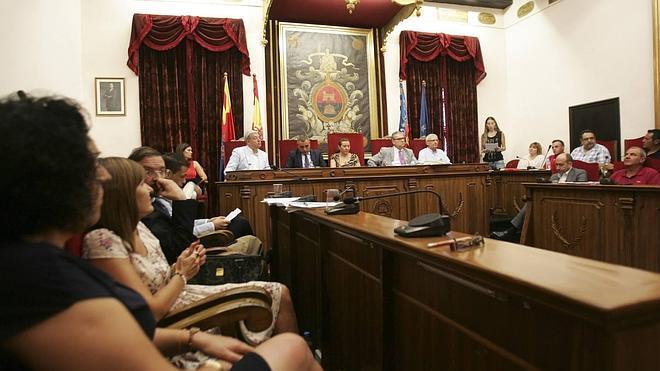 El PP usa el Pleno extraordinario de sanidad para desacreditar a Martínez