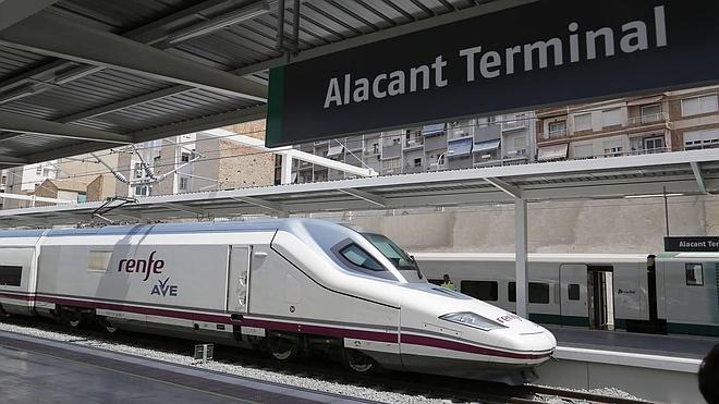 El AVE Madrid-Alicante supera los dos millones de viajeros