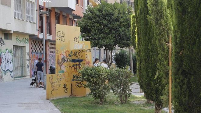 El vandalismo azota los aledaños del río