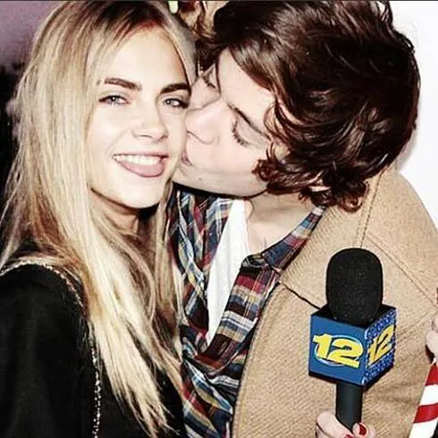 One Direction Harry Styles Rechaza A Cara Delevingne La